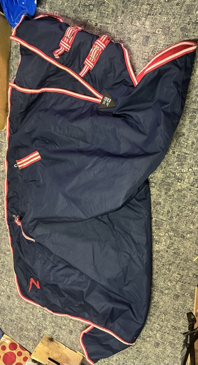 Decken: Decke Horze 135cm 350g – Gebraucht aus Zürich von Meret.Sa