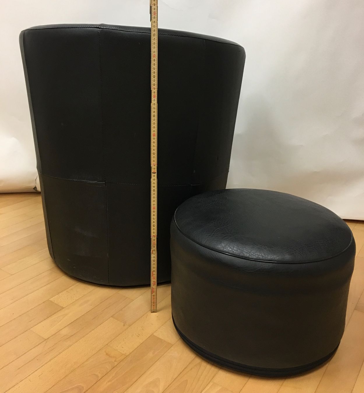 Poltrone: Schwarzer Cocktailsessel + Hocker – Usato da Olten venduto da ELHANDEL 9