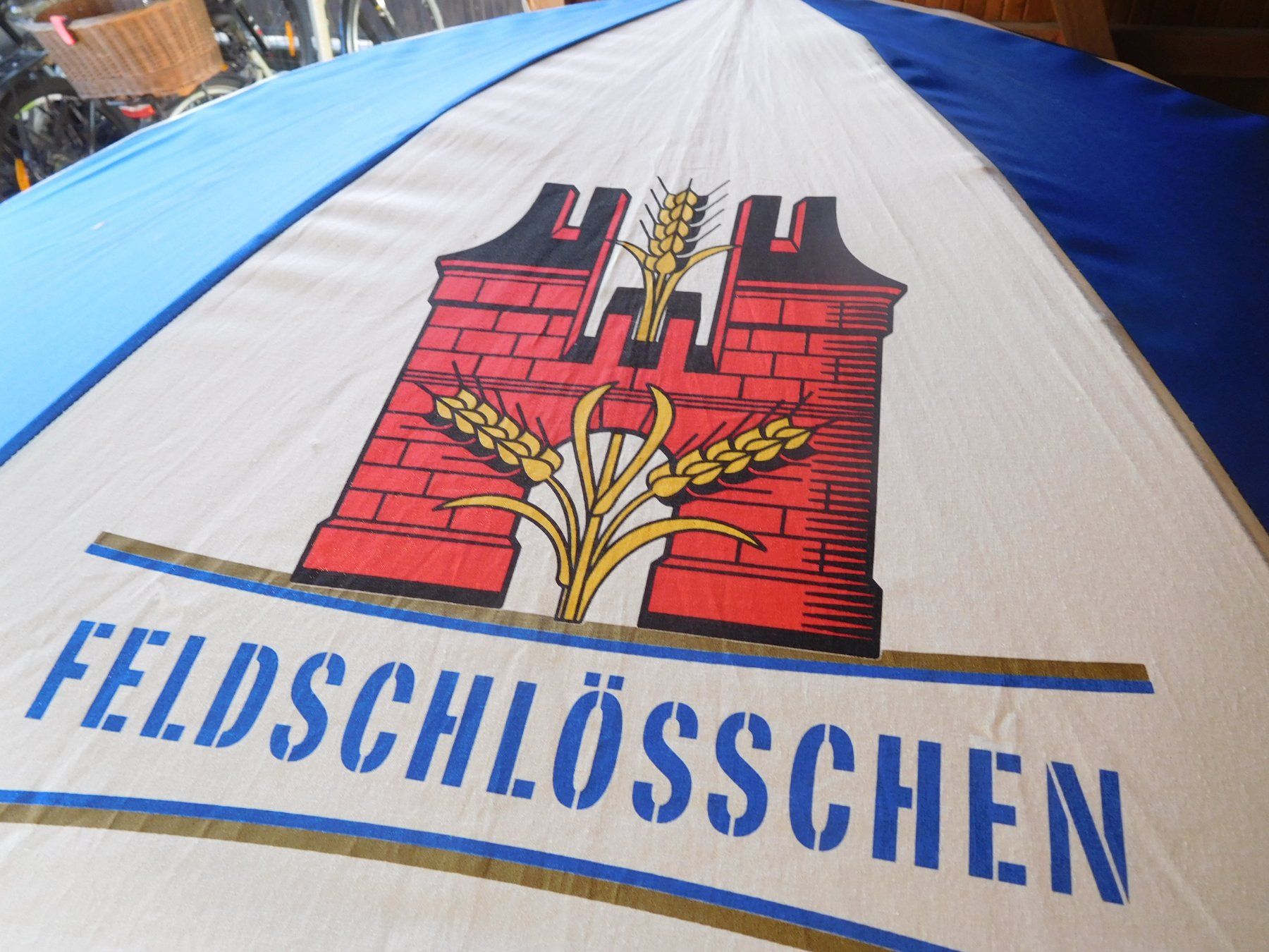 Feldschlösschen Parasols: Feldschlösschen Sonnenschirm – D'occasion à Wallbach par Pitralon1 3