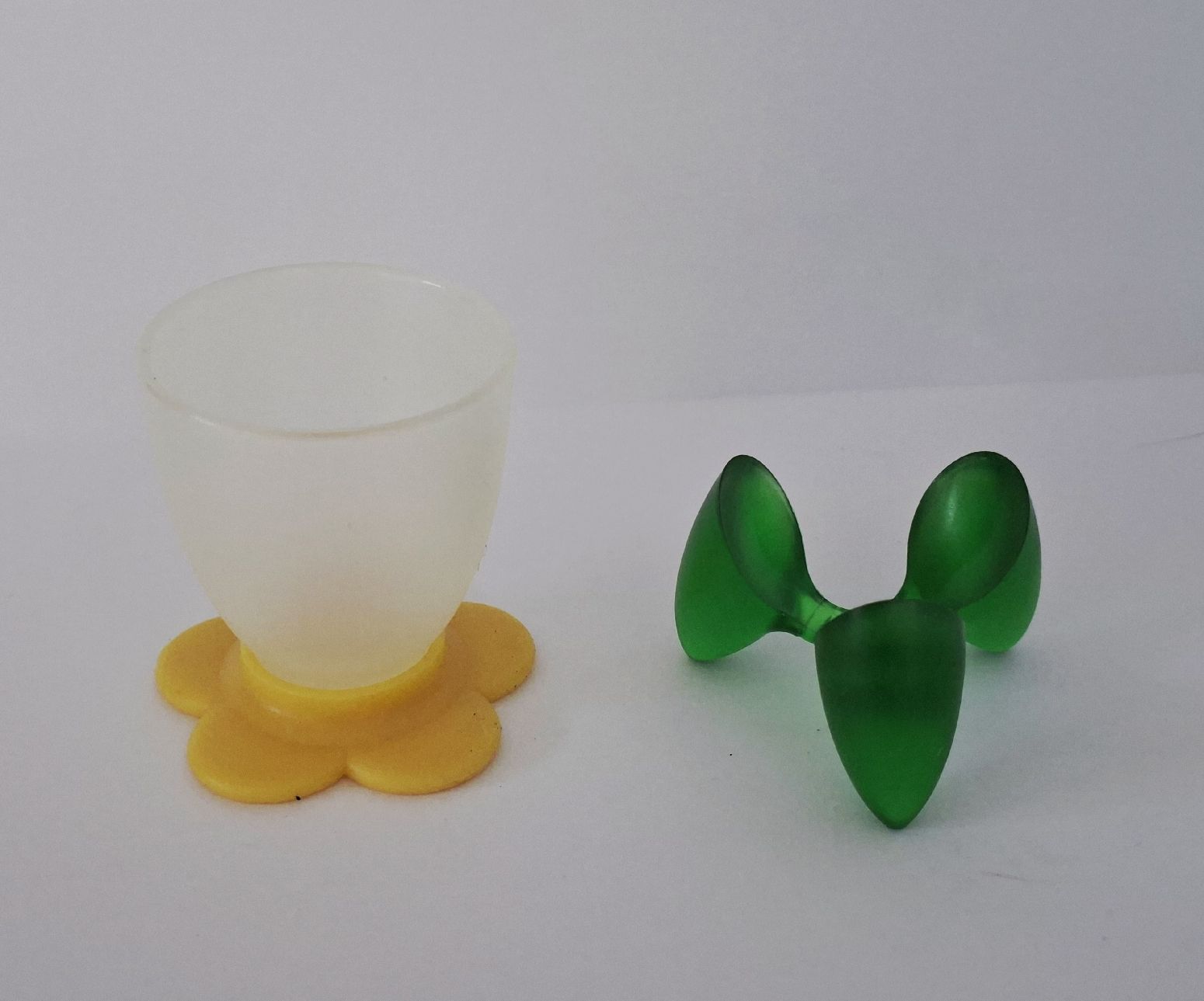 Altre Stoviglie: 7 Eierbecher aus Kunststoff  – Usato da Dietikon venduto da Magi2 3