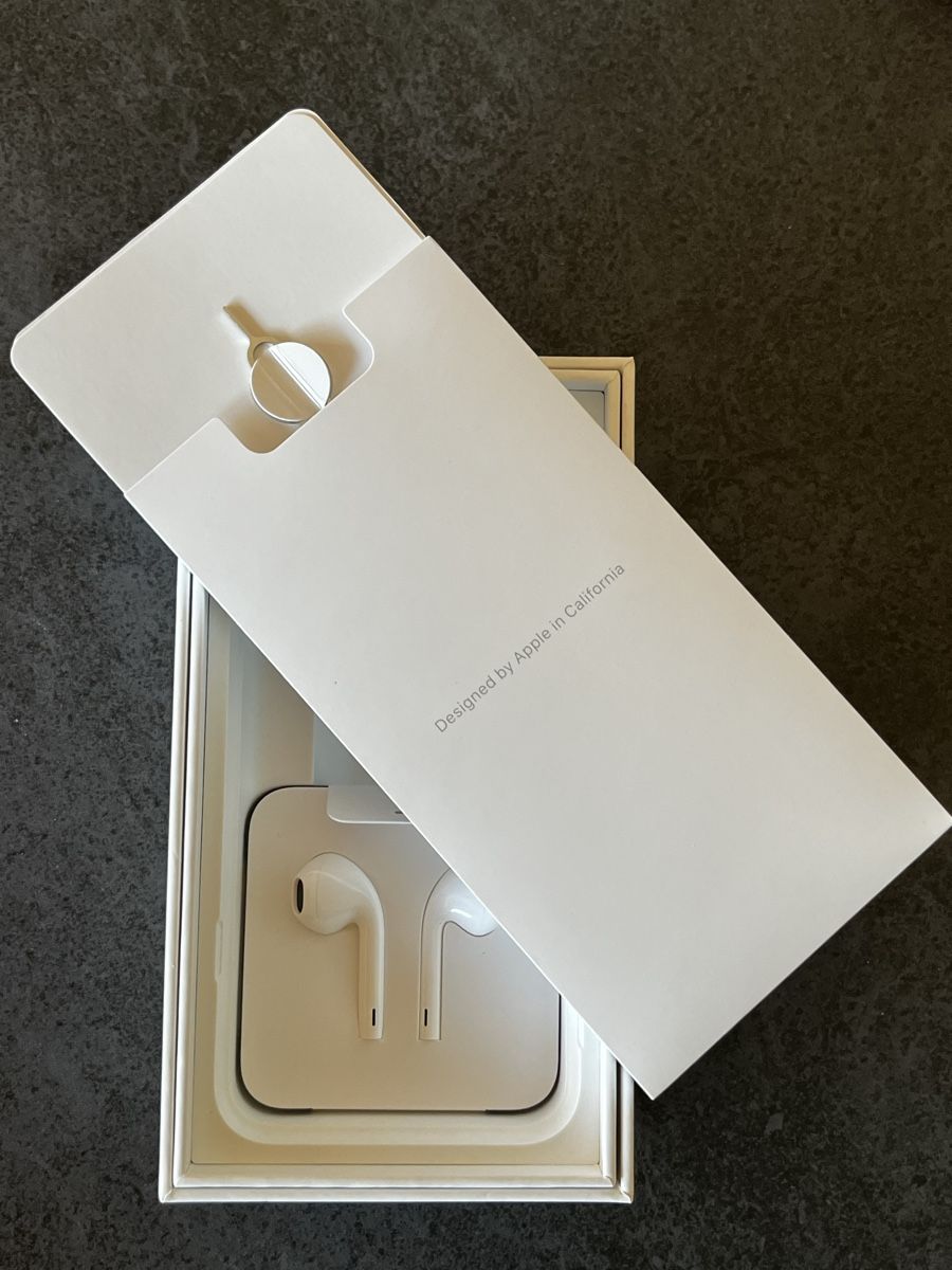 Apple Telefoni cellulari / Smartphones: iPhone 7 red – Usato da Basel venduto da Cmueggi 2