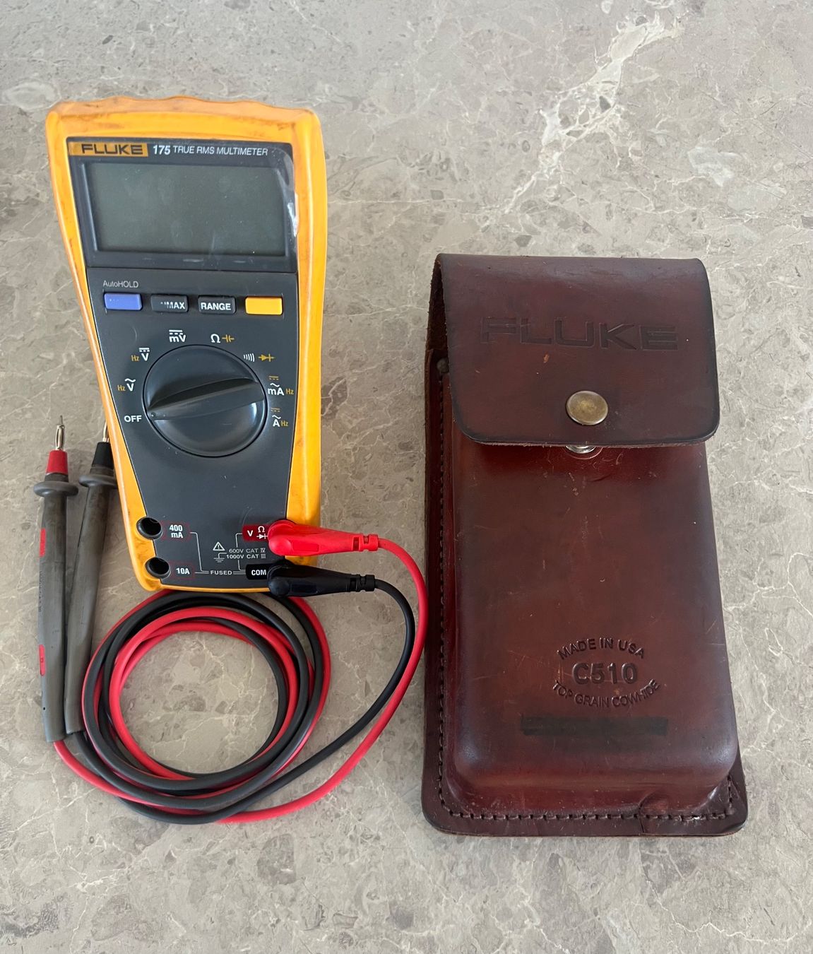 Fluke Messen: FLUKE 175 mit Ledertragetasche – Gebraucht aus Basel von Levson