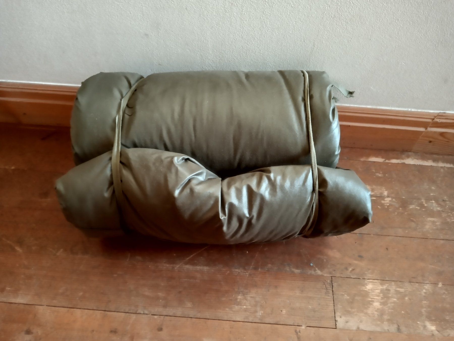 Sacchi a pelo: Armeeschlafsack, Militär Schlafsack – Usato da Prez-vers-Siviriez venduto da Monija70