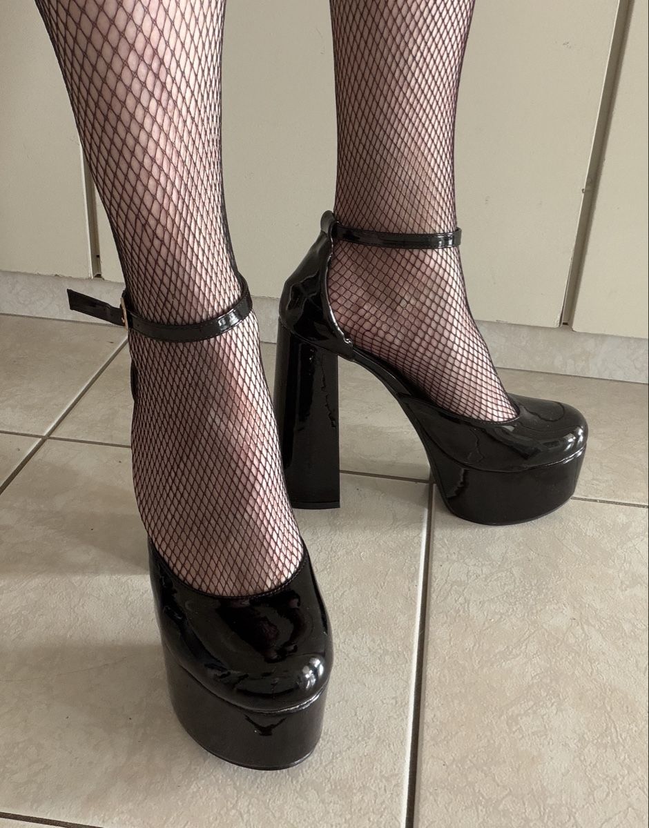 Scarpe da uomo: Escarpins plateformes vernis noirs, T41 – Usato da Lausanne venduto da bru_s6dg