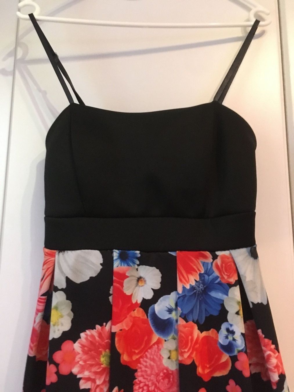 Vestiti: Geblümtes Sommerkleid schwarz Gr. S – Nuovo (secondo la descrizione) da Thun venduto da Vans_98 1