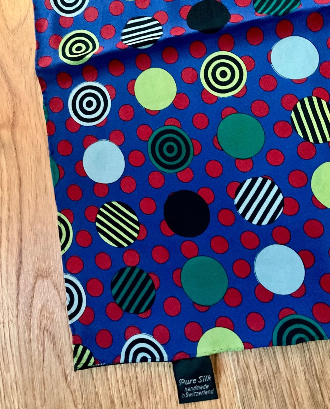 Fabric Frontline Foulard & Sciarpe: Seidenschal fabric frontline – Usato da Davos Clavadel venduto da panorama01 1