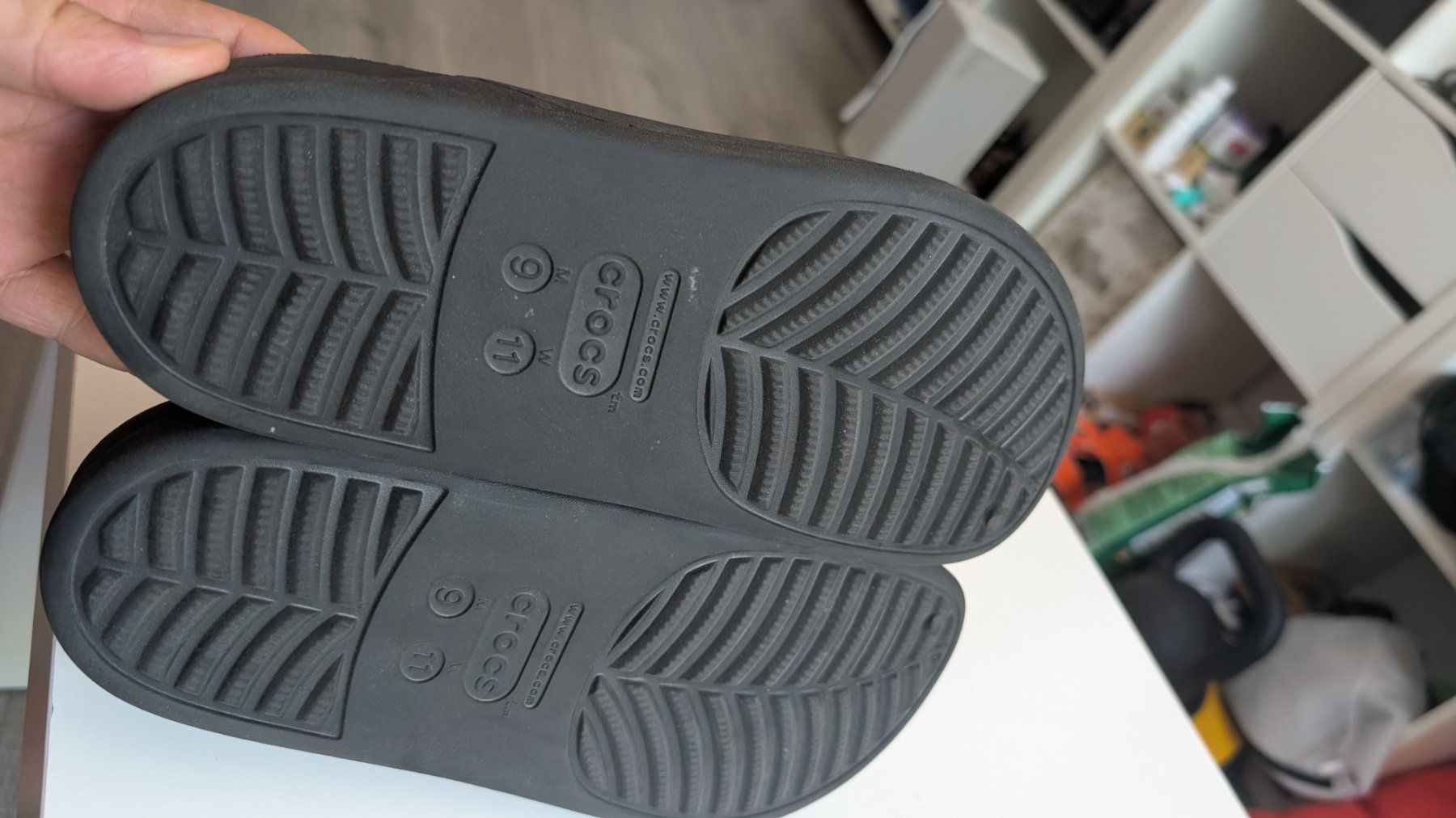 Scarpe da uomo: Chaussures Crocs taille 43 tres bon état – Usato da Vevey venduto da dal_2m29 2