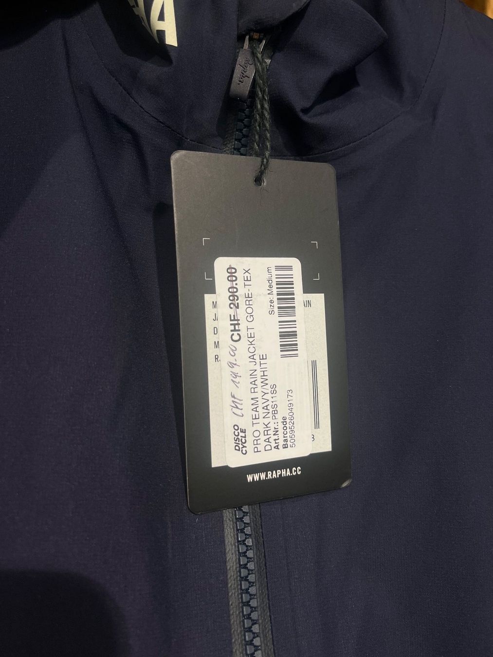 Rapha Jacken: % Rapha Men's Pro Team Rain Jacket Gore-Tex, M – Neu und originalverpackt aus Bern von Disco_Cycle 1