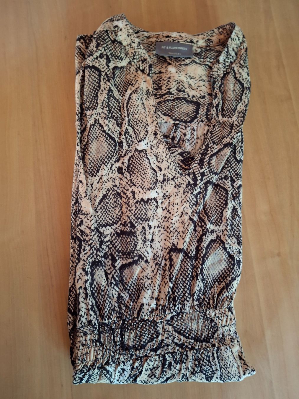 C&A Robes: Robe imprimé reptile taille 40 marque C&A – D'occasion à Villiers par san_jn5w 8