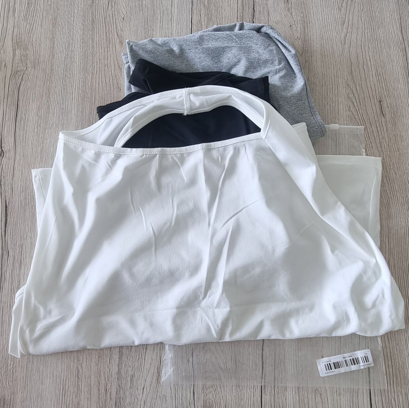 Tops: 3x Tops Rückenfrei gr.42/44 – Neu (gemäss Beschreibung) aus Grossdietwil von GNOM313 3