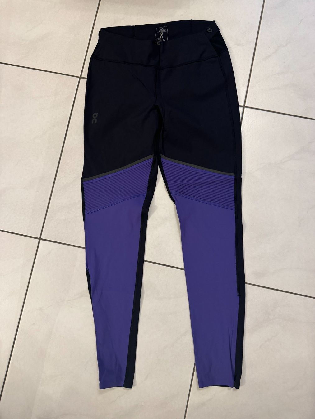 Leggings: NEU: ON RUNNING Active Tights - Gr. M - schwarz-violett – Neu (gemäss Beschreibung) aus Maienfeld von Fashion_2009