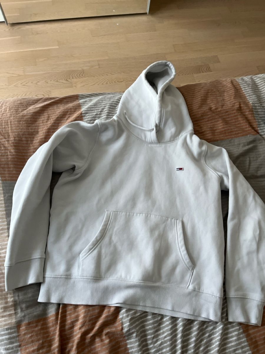 Tommy Hilfiger Maglioni & Felpe: Tommy Jeans Hoodie – Usato da Hombrechtikon venduto da Kaatja