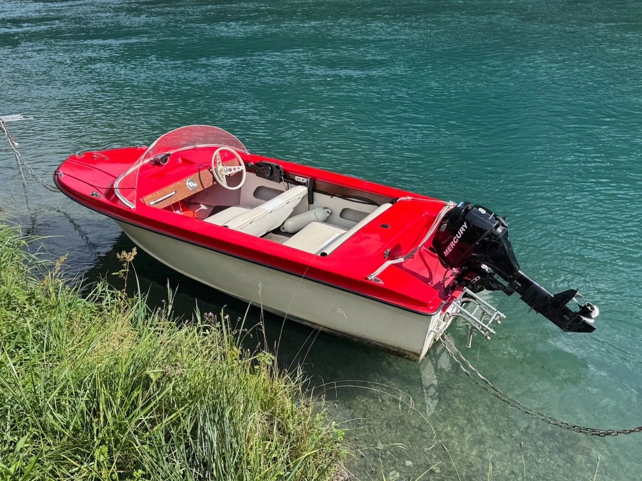 Boote: 8-PS Motorboot 4-plätzig – Gebraucht aus Herrenschwanden von Domperignon