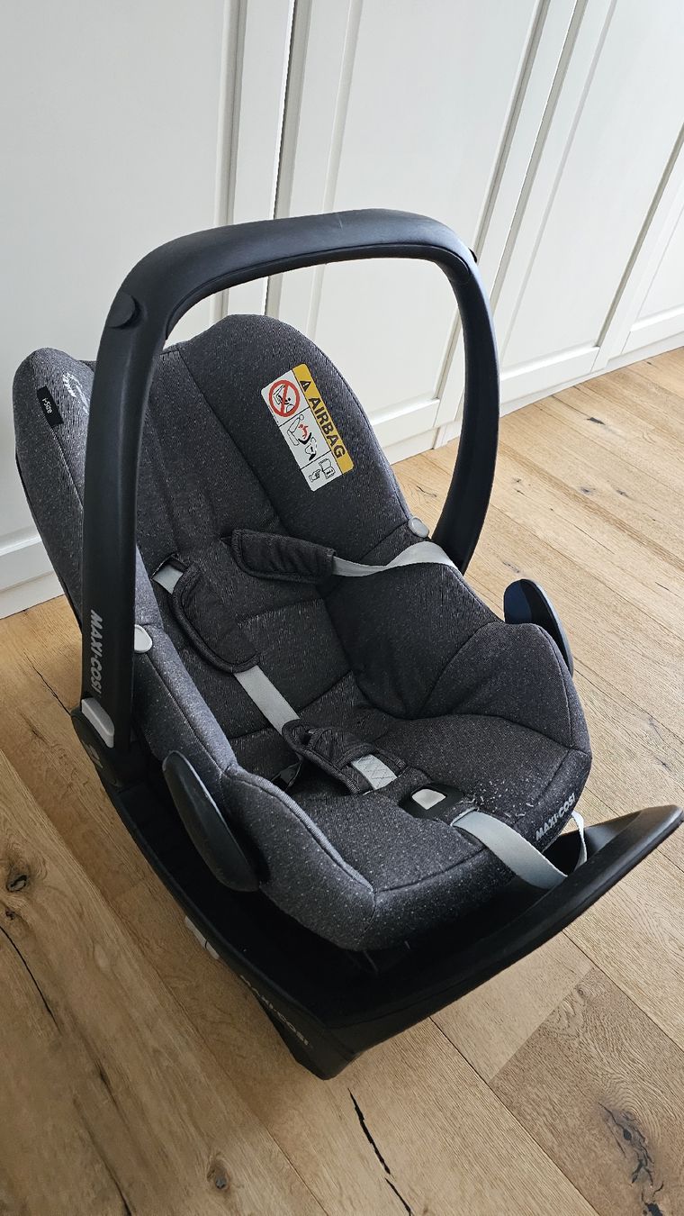 Maxi-Cosi Seggiolini per auto: Babyschal Sitz inkl Station Maxi Cosi  – Usato da Mönchaltorf venduto da yel_xnk8