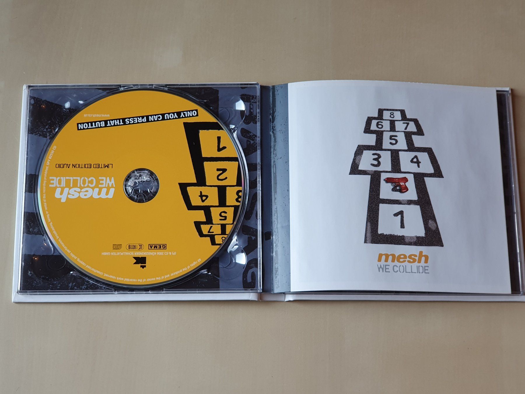 CDs: Mesh We Collide – D'occasion à Stansstad par collectorsshop 2