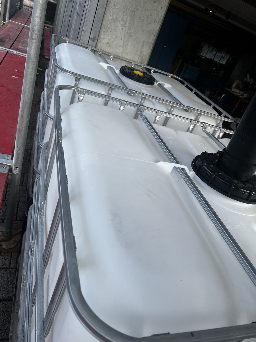 Abbeveratoi e trogoli: IBC Container Set 2x 1000 Liter – Usato da Itingen venduto da Rollifrey 4