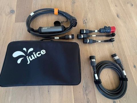 Juice Batterie-Ladegeräte: JUICE BOOSTER 2 Swiss Basic Set + 3 Adapter (Typ EL-JB2E1) – Neu (gemäss Beschreibung) aus Altnau von Smarties0 2