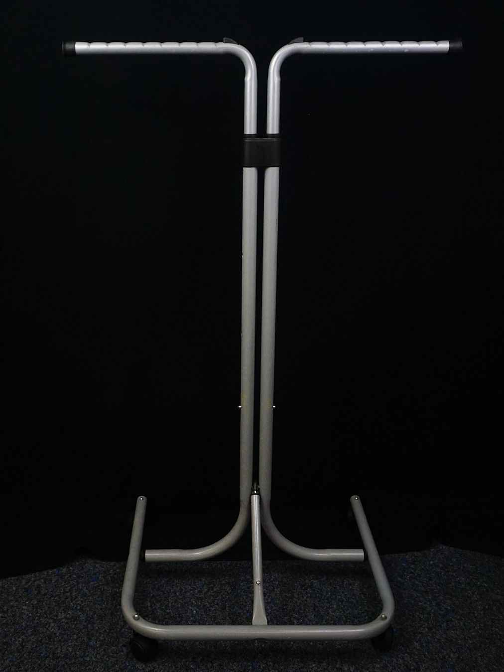 Porte manteau: Mobiler Kleiderständer h=108-152 cm – D'occasion à Pratteln par Restwert_Pratteln