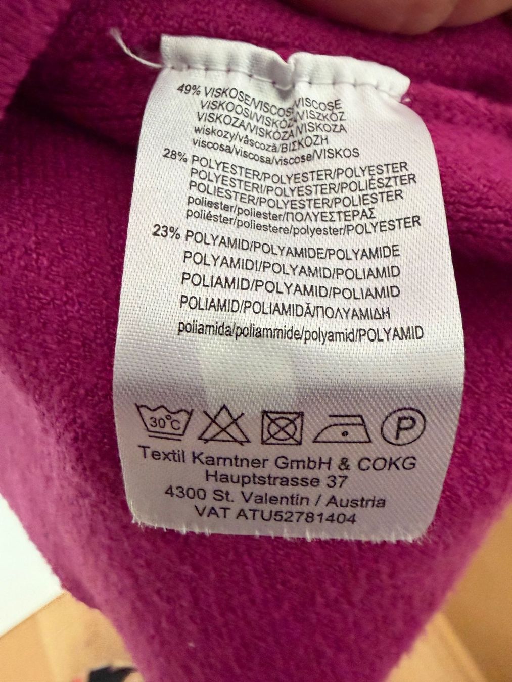 Robes: Strickkleid langarm mit Schmuckknopf Grösse S – D'occasion à ARISDORF par evez4 1