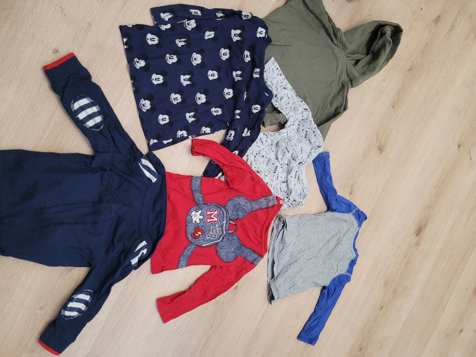 Maglioni & Felpe: Tolles Pullover/Sweatshirt Set Grösse 74 – Usato da Lupsingen venduto da sta_wgg5 4
