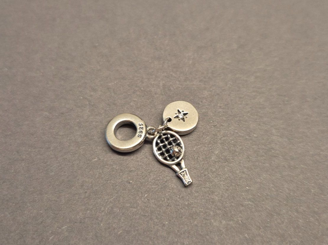 Ciondoli: Silber Charm Tennis +Garantie – Nuovo (secondo la descrizione) da Rotkreuz venduto da Carbone_Bijou-Shop