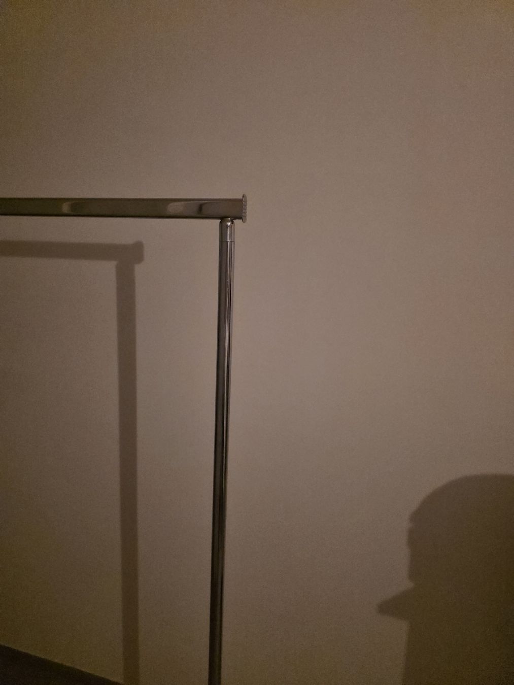 Altro in Decorazioni & Accessori: Verstellbare Kleiderstange Chrom - flexibel & stabil! – Usato da Güttingen venduto da snoopjam 2