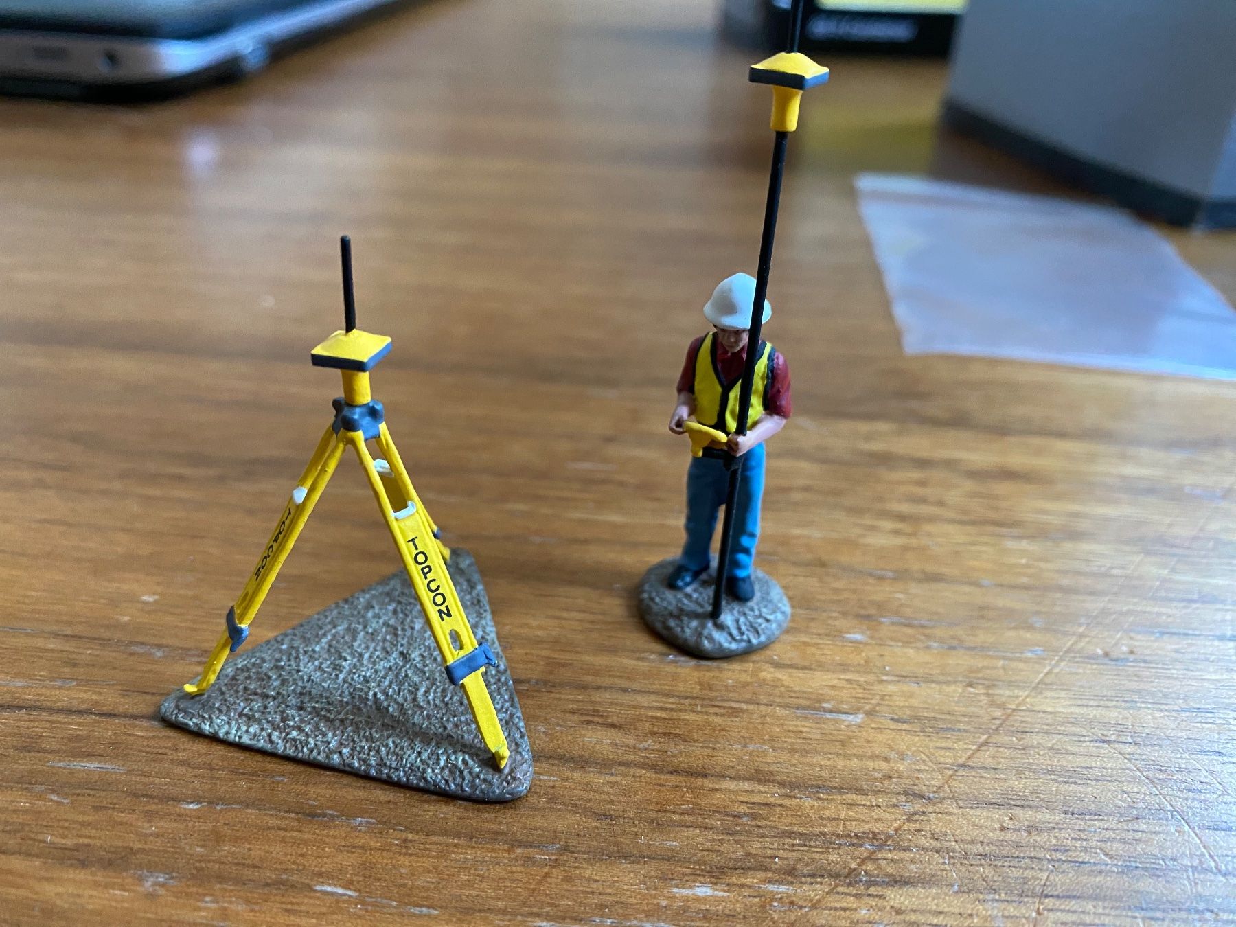 Modellbausätze & Standmodelle: First Gear 0495 Topcon GPS Figur 1:50 – Neu und originalverpackt aus Fehraltorf von bosch007