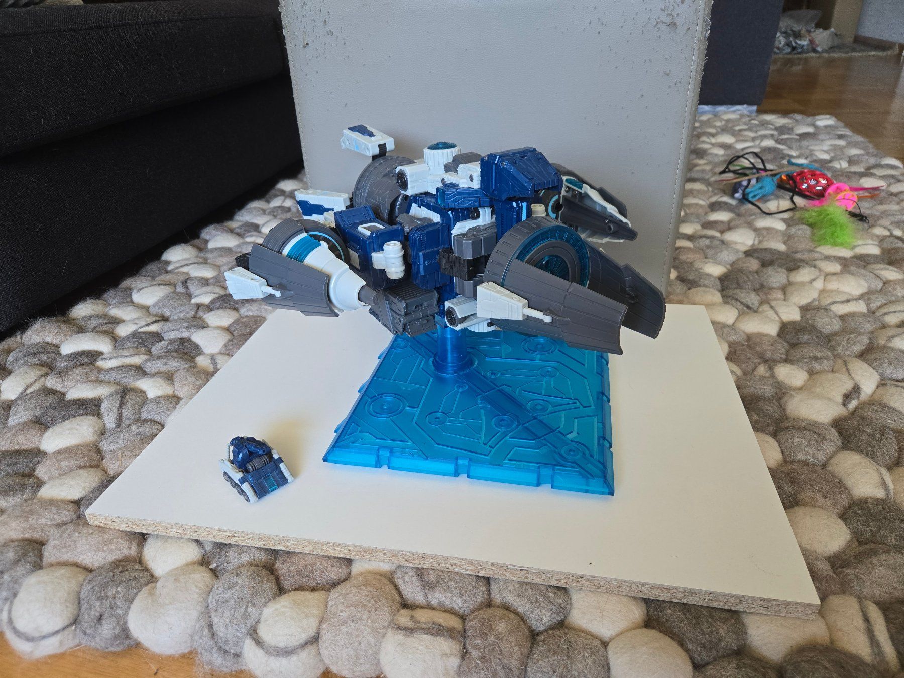 Statuette: Transformers Planet X Gammadim (Omega Sentinel) – Usato da Genève venduto da Phoebvs 1