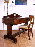 Eleganter Mahagoni-Schreibtisch