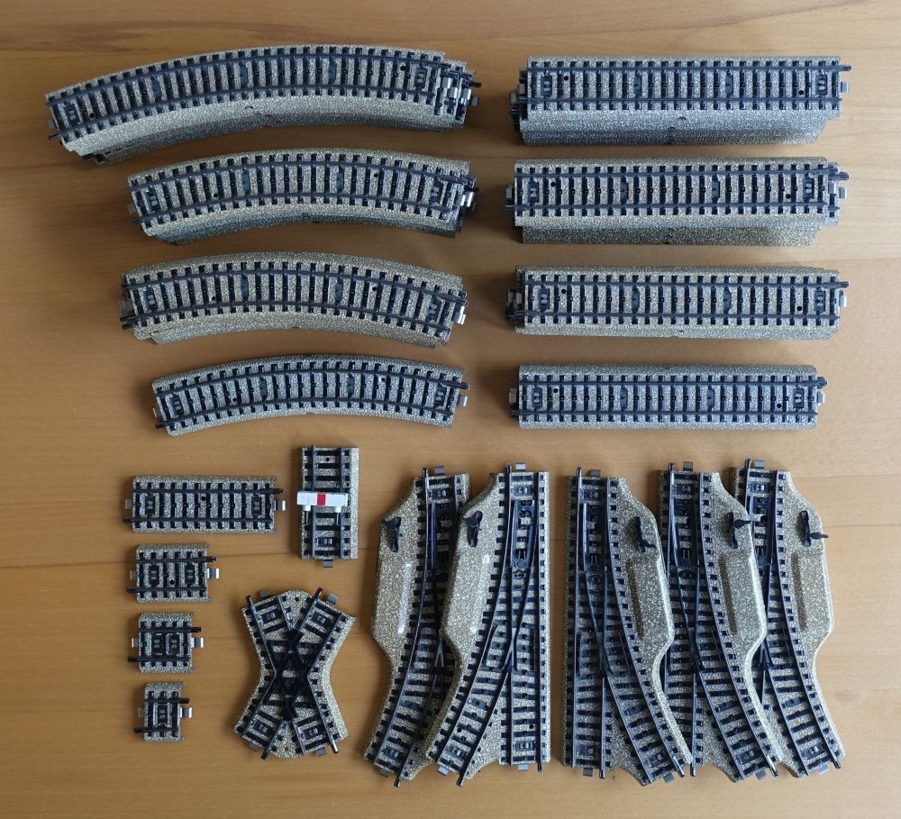 Märklin Modellini di ferrovie: Schienen Märklin H0 - 77 Stück – Usato da Schliern b. Köniz venduto da stesa206