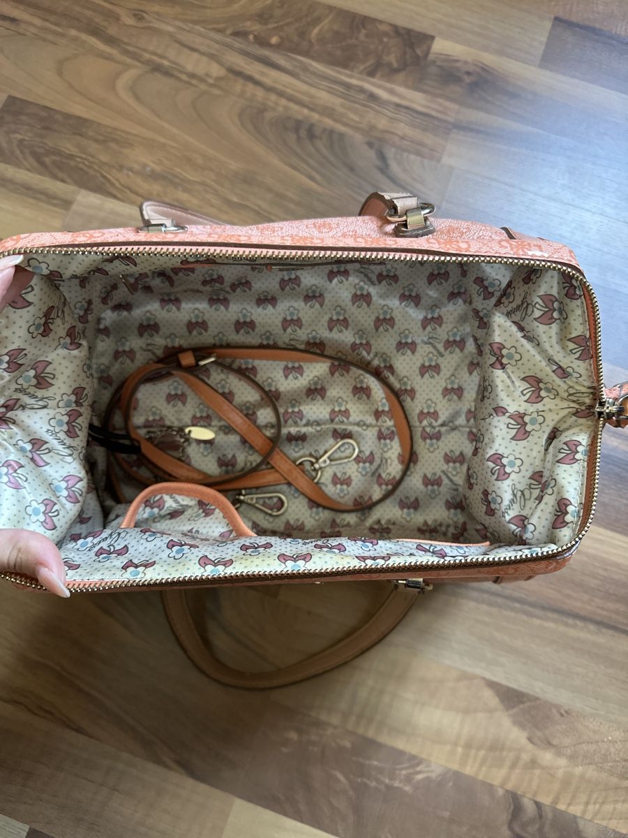 Guess Taschen für Damen: Guess Handbag: Stylish Orange Monogram - Excellent Shape! – Gebraucht aus Baden von viv_99 3
