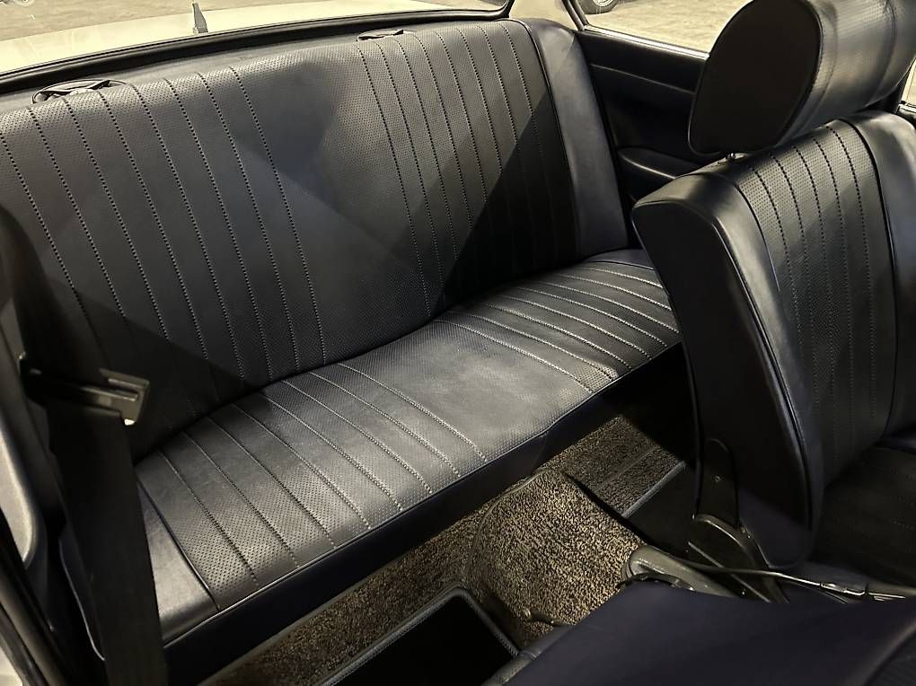 Autos: BMW 2002 E10 Automatik mit runden Heckleuchten – D'occasion à Alpnach Dorf par inf_56t7 7