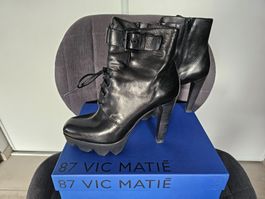 Bottines "Vic Matiè" en Cuir Noir, talon/semelles compensées