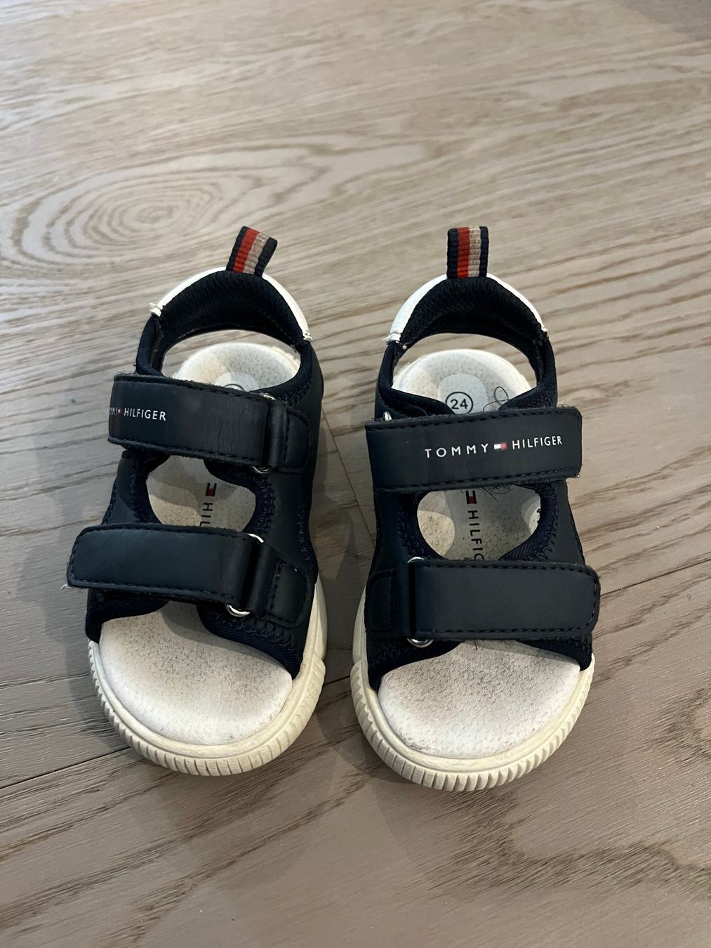 Tommy Hilfiger Scarpe per ragazzi: Tommy Hilfiger Sandalen Gr. 24 – Usato da Dietlikon venduto da Vanilya