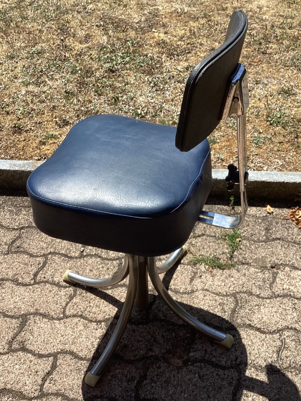 Stühle: Chaise de bureau en cuir – Gebraucht aus DELéMONT von phi_nono 3