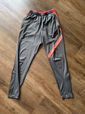 Trainerhose Nike Gr. S