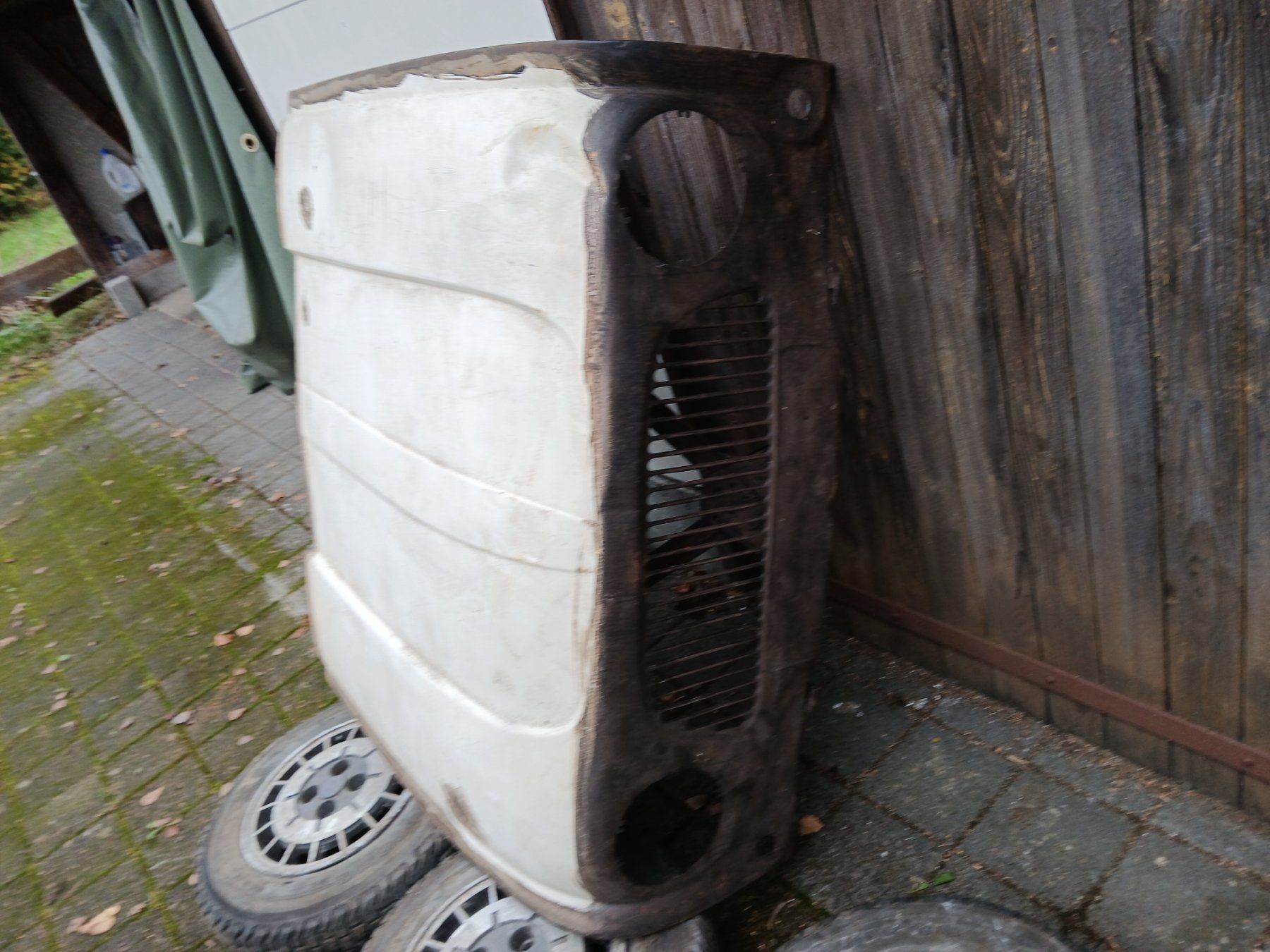 Renault Tutti pezzi di ricambio auto: Motorhaube Renault 4 Oldtimer – Usato da Balsthal venduto da redcarpet 1