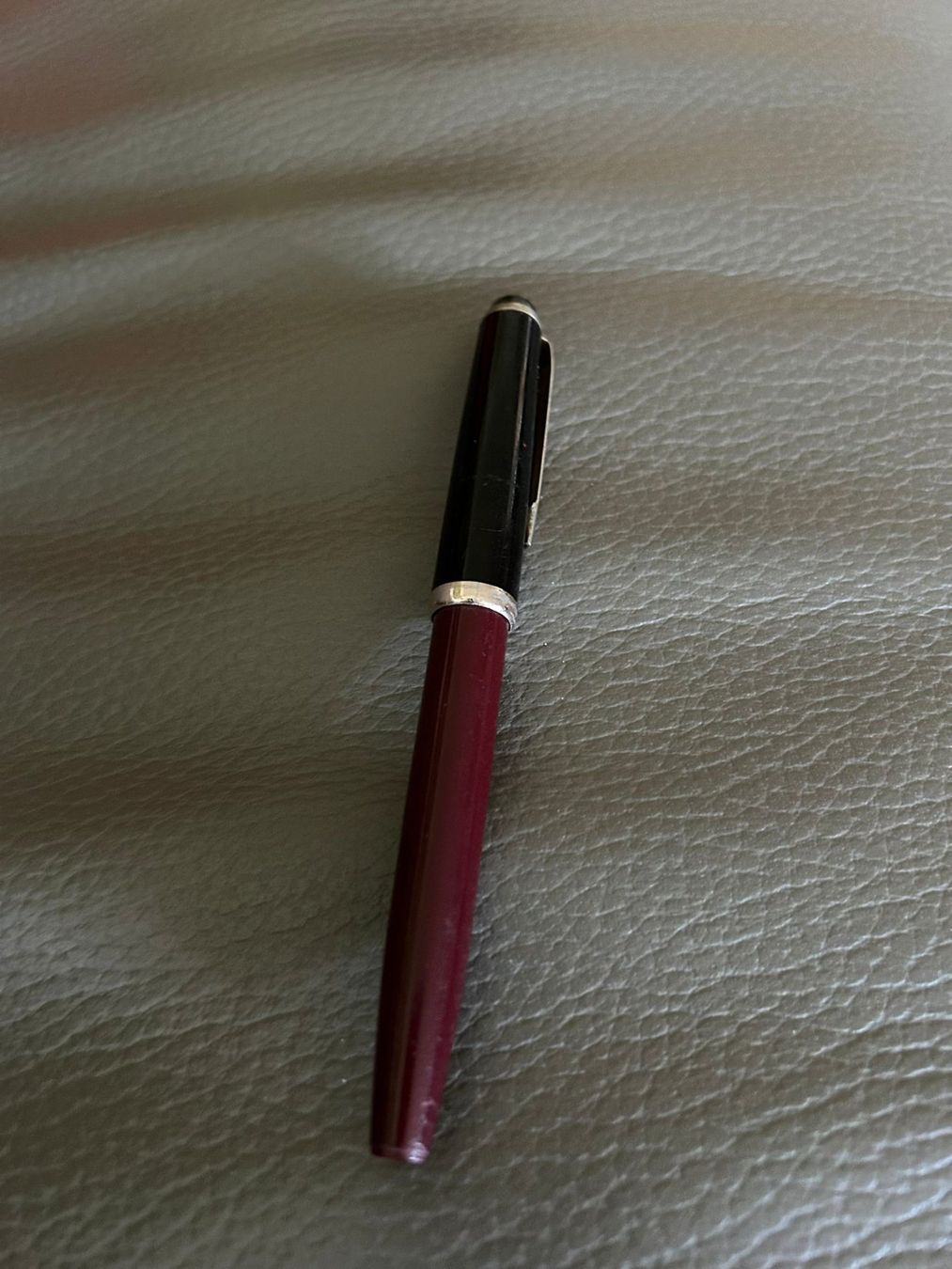 Stifte & Marker: Penna stilografica nera e bordeaux – Gebraucht aus Melano von H-Sara 1
