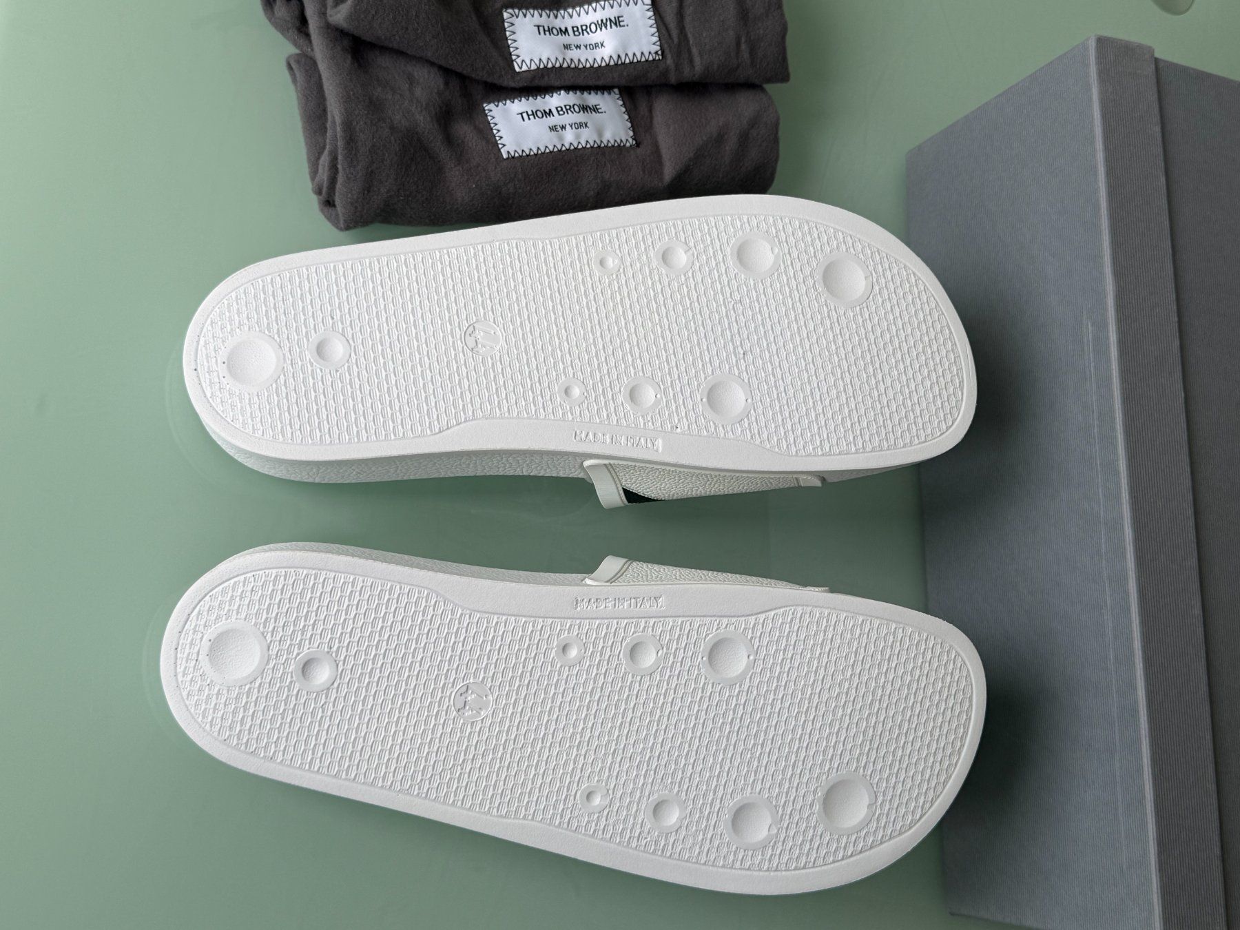 Herrenschuhe: THOM BROWNE Diagonal Stripe Rubber Slide Sandals 42 NEU – Neu (gemäss Beschreibung) aus Kreuzlingen von kruezbiz 5