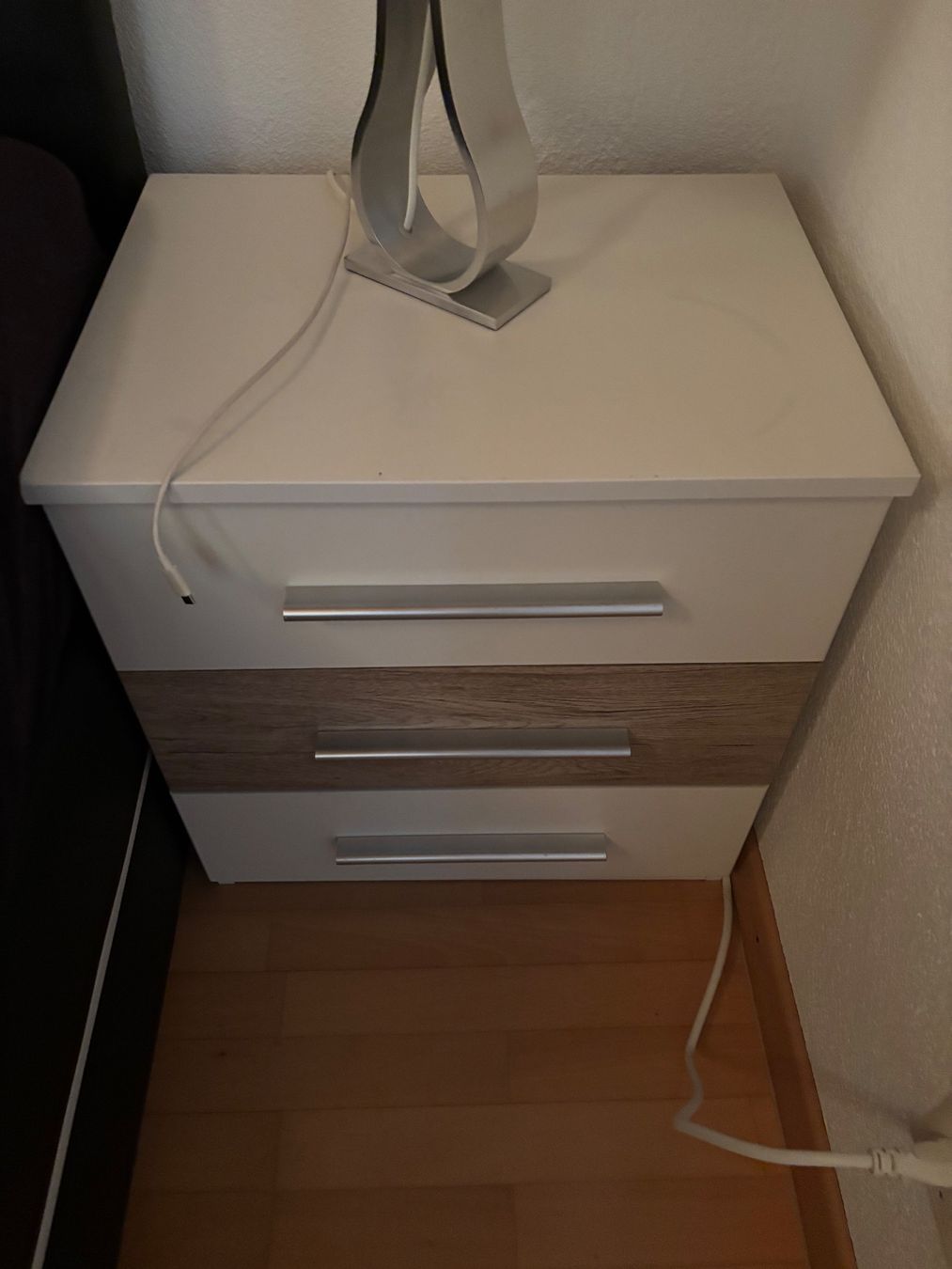 Tables de nuit: 2 xNachttisch mit 3 Schubladen – D'occasion à Bettwil par ramoos24