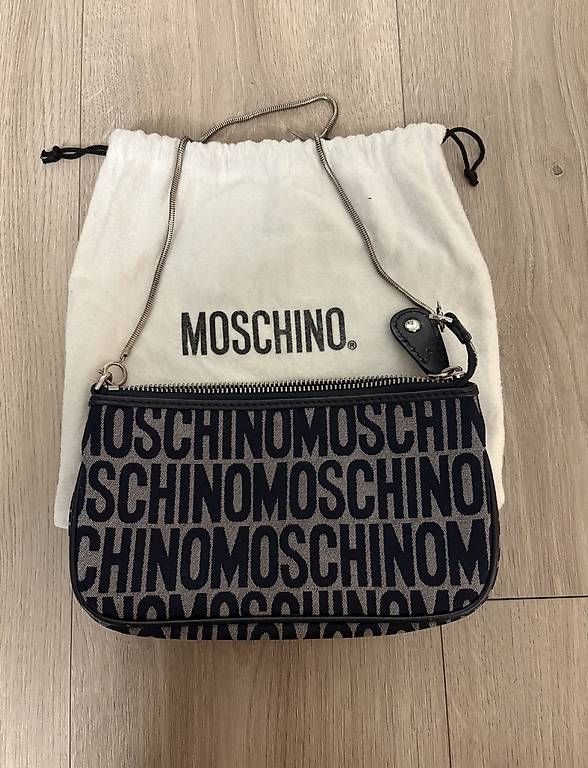 Moschino Taschen für Damen: BORSA A TRACOLLA MOSCHINO PICCOLA NERA – Gebraucht aus Mesocco von giu_6rgd