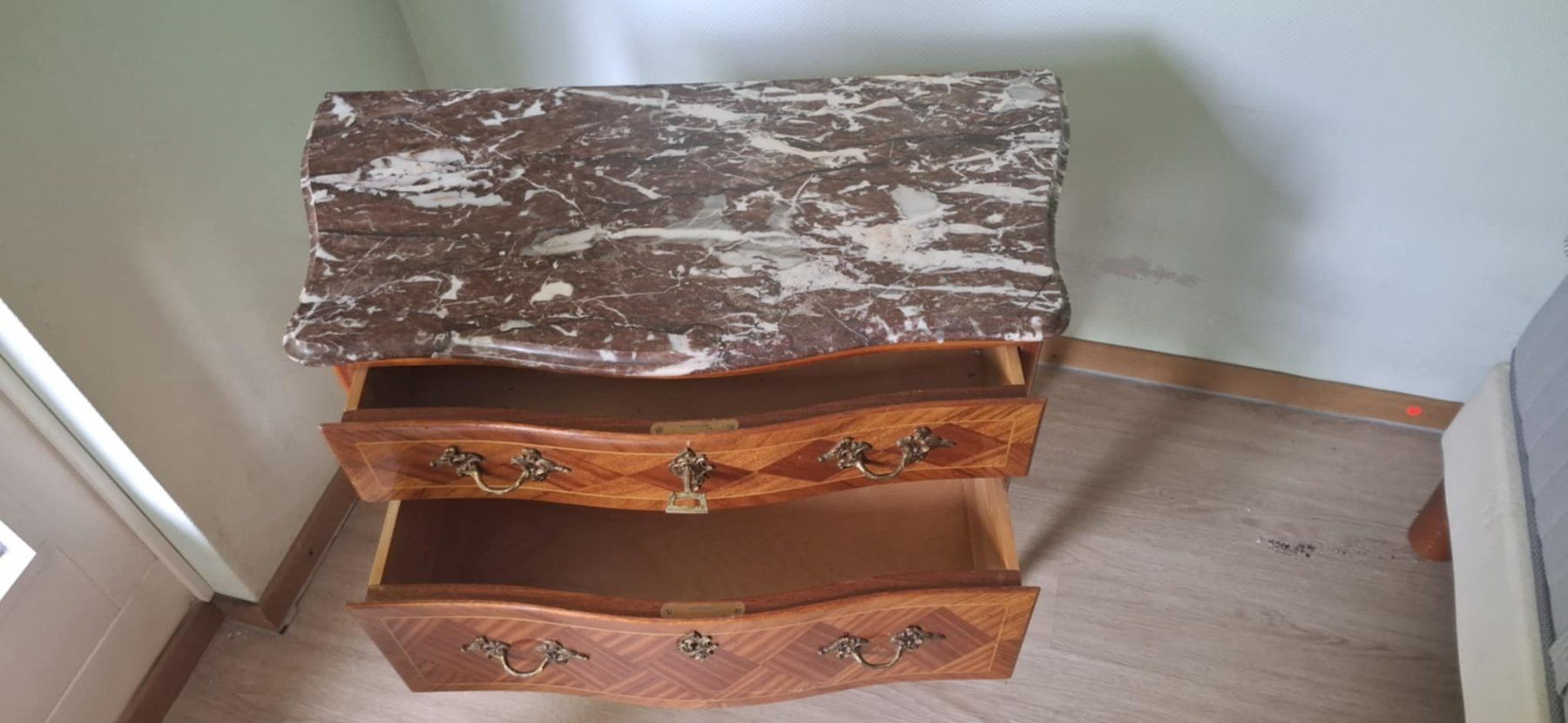Cassettiere: Commode style Louis XV et marbre – Usato da DUGNY (-Leytron) venduto da Rdeny
