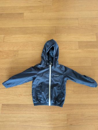 Jacke mit permanenten Farbflecken