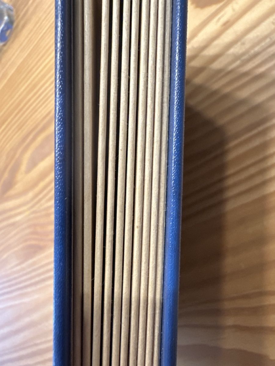 Album: Blauer Queen Briefmarken Album – Usato da Horw venduto da yvesmarc 4