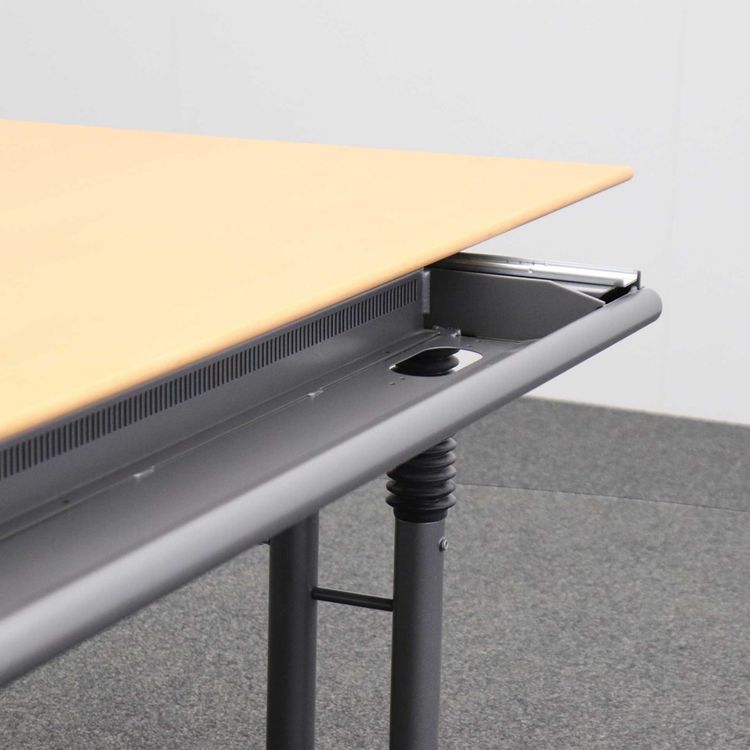 Scrivanie: Ergodata Schreibtisch - elektr. höhenverstellbar (72-122cm) – Usato da Oftringen venduto da ENOVUM 3