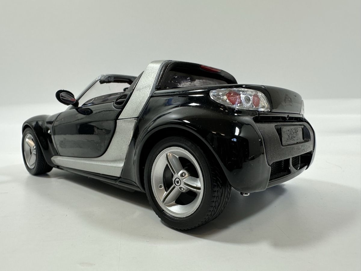 Bburago Modellautos: Smart Roadster 1:18, schwarz, BBURAGO – Gebraucht aus Zofingen von rf9_x2xt 3