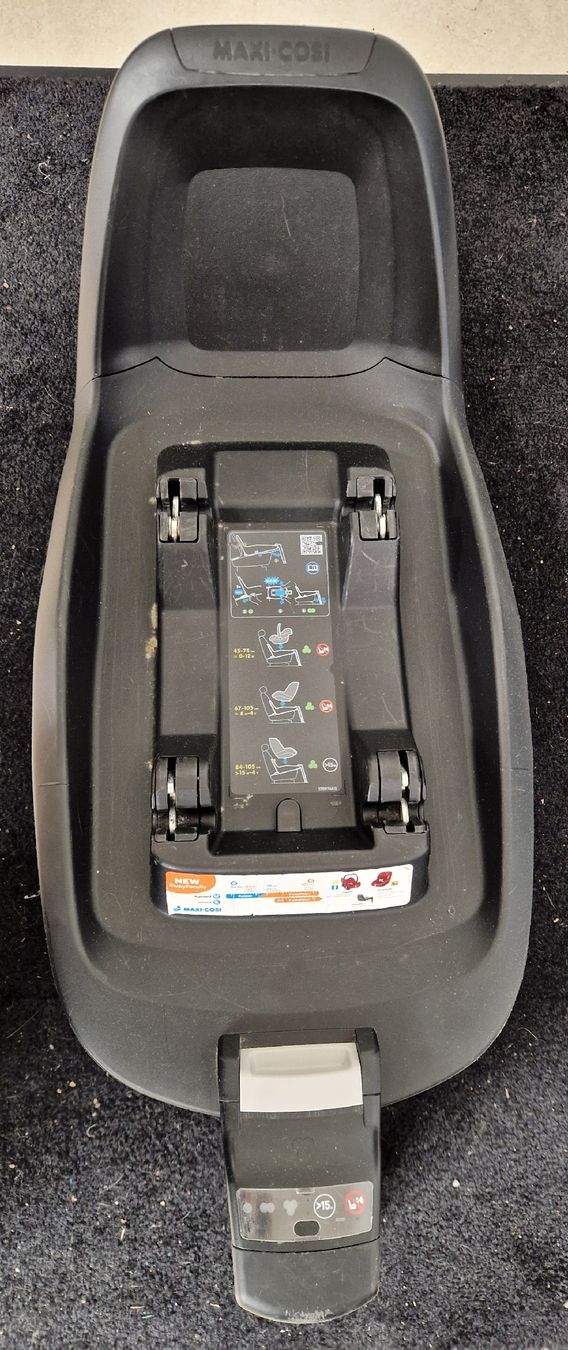 Maxi-Cosi Seggiolini per auto: Maxi-Cosi - Kindersitz mit 2wayFix-Base (ISOFIX) – Usato da Oberentfelden venduto da houserman 8