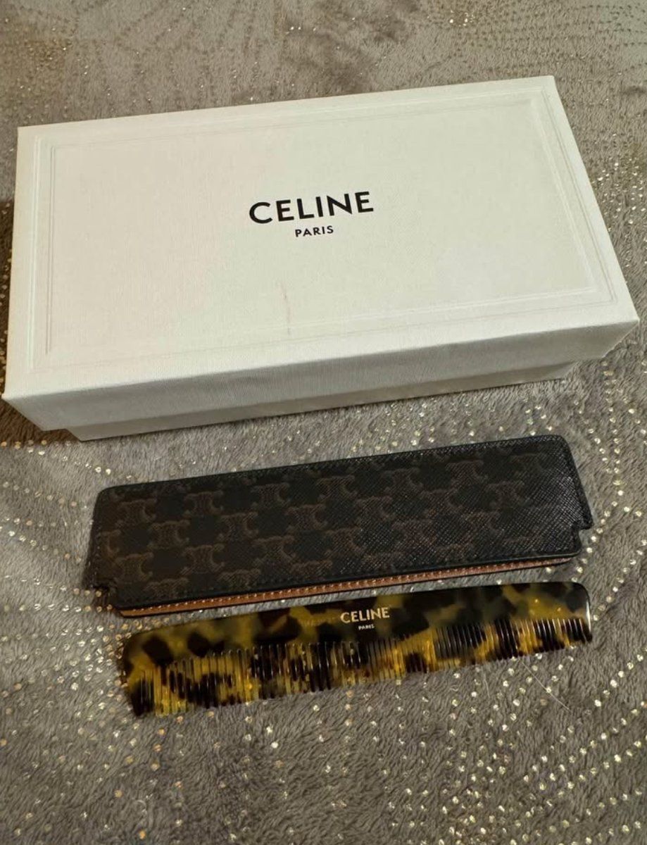 Altro per la cura dei capelli: Celine HAIR COMB IN TRIOMPHE CANVAS – Usato da Zürich venduto da elinkaelle 3
