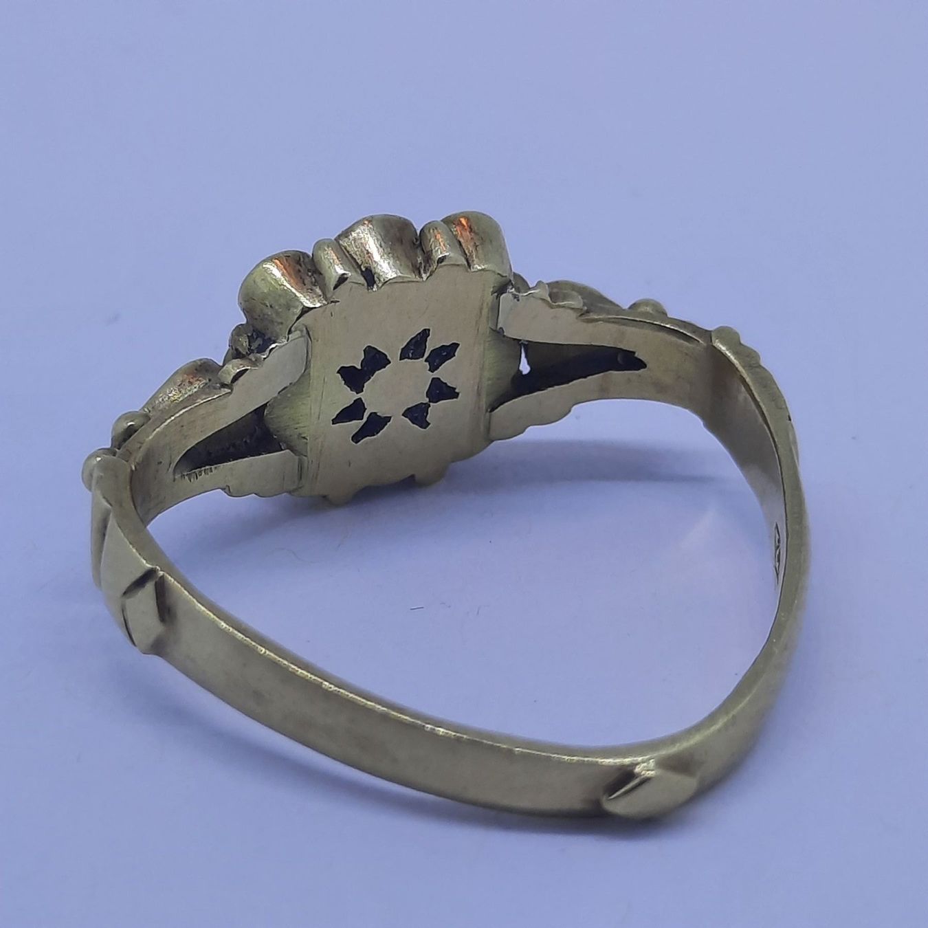 Anelli: Goldring mit wunderschönene Edelsteinen – Usato da Unterägeri venduto da Altgoldschmuck 4