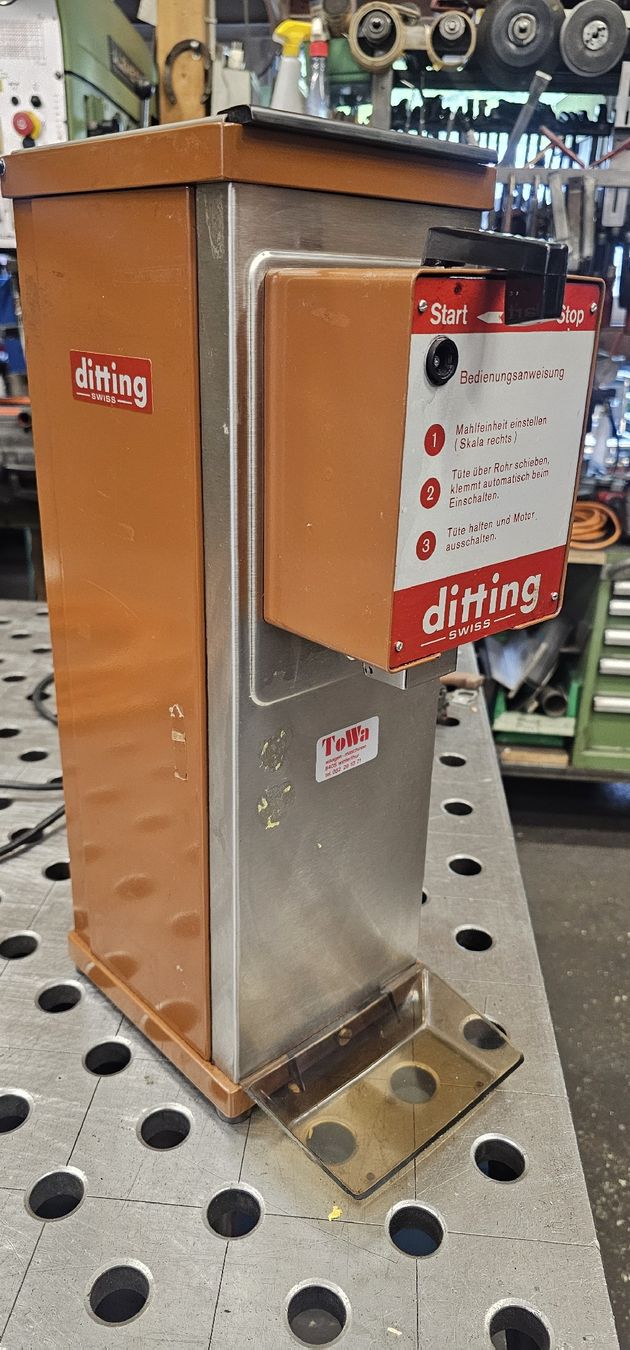 Elettrodomestici da cucina: Ditting Kaffeemühle 380V – Usato da Emmenbrücke venduto da inf_l8yf 2
